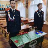 В Горно-Алтайске «Единая Россия» установила Парту Героя в память о молодогвардейце, Герое СВО