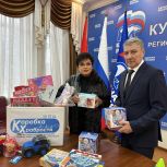 Игрушки от единороссов поднимут настроение маленьким пациентам