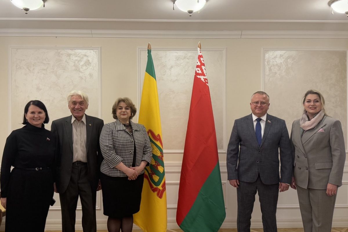 В рамках партпроекта «Женское движение Единой России» состоялась рабочая встреча с участницами межрегионального форума  «Женщина - опора мира».