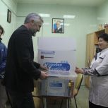 «Единая Россия» передала игрушки для детей в больнице