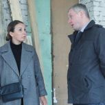 Партийный десант «Единой России» проверил ход капитального ремонта школы в Ленинском районе