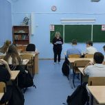 Сотрудники Центра занятости рассказали школьникам о трудоустройстве несовершеннолетних