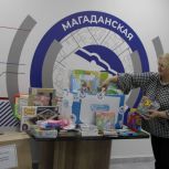 Игрушки, книги, пластилин, мячи и новогодние гирлянды: «Единая Россия» продолжает собирать «Коробки храбрости» для пациентов детских больниц