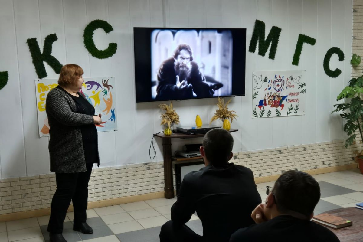 В Центральной городской библиотеке прошёл исторический час «В единстве народа – сила России»