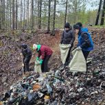 Волонтёры «Единой России» собрали более 350 мешков мусора в Умбе