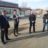 Депутаты фракции «Единая Россия» проверили ход ремонтных работ на стадионе «Горняк»