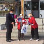 Активисты Волжского местного отделения «Единой России» поздравили членов первичных организаций с Международным днем пожилого человека