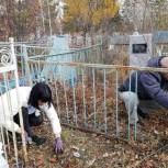 В Куюргазинском районе благоустроили могилу ветерана в рамках партийного проекта
