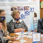 Александр Кичигин поздравил молодых педагогов Курской области