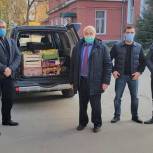 Сторонники партии «Единая Россия» передали медикам фрукты