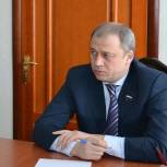 Лопатинский район: Михаил Дралин приобрел средства индивидуальной защиты сотрудникам социальных служб