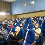 Депутаты – единороссы пригласили пожилых жителей Кольцово на праздничный концерт