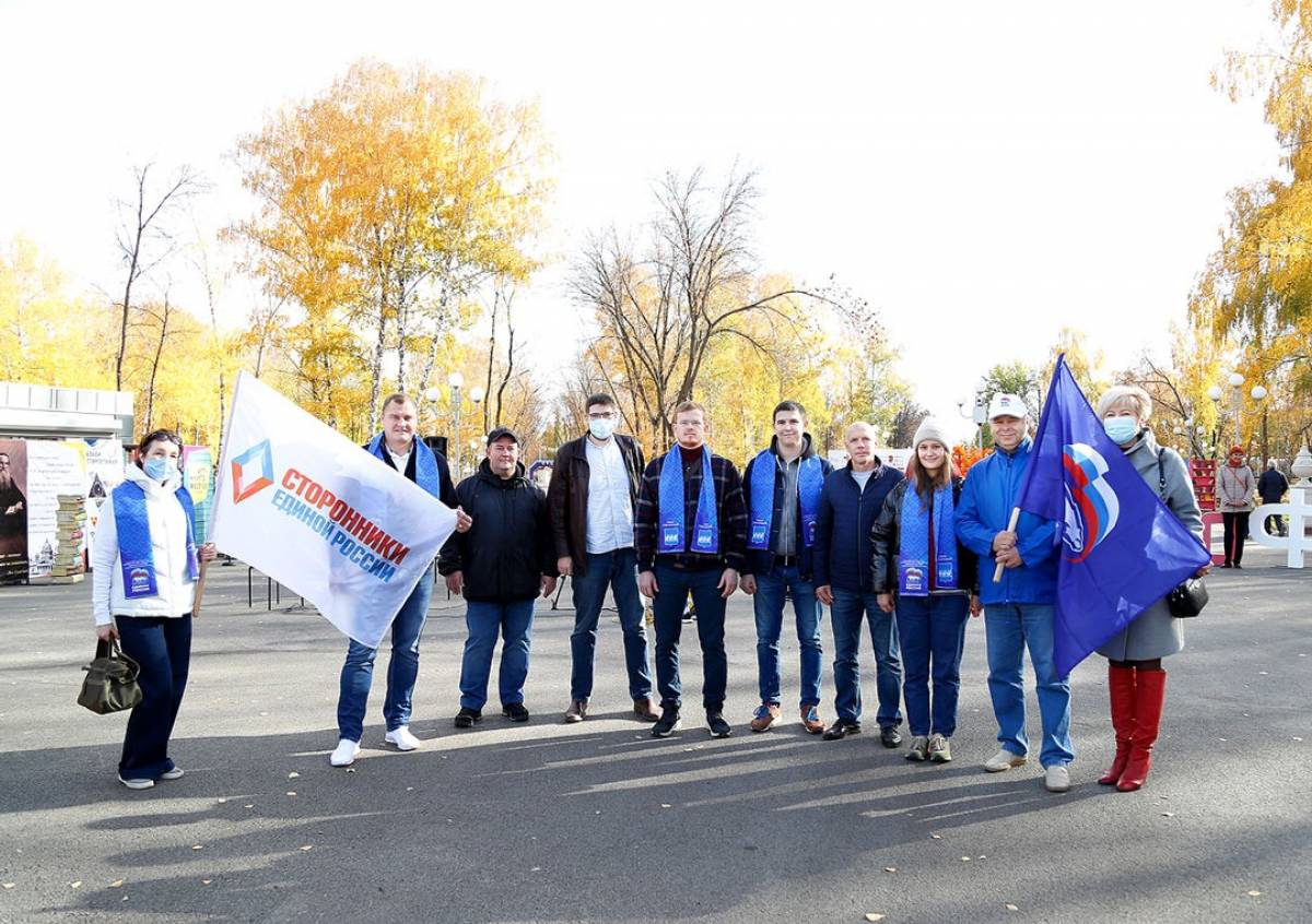 В Башкортостане партийцы приняли участие в торжественных мероприятиях ко  Дню республики