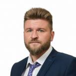 Евгений Гапоненко оказал поддержку ветеранам, школьникам и целому селу