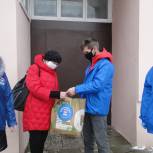Волонтеры-единороссы продолжают оказывать помощь пожилым людям на самоизоляции