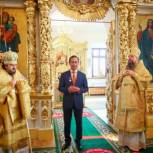 Айсен Николаев принял участие в Божественной литургии в честь 150-летия Якутской епархии