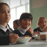Единороссы Алтайского края проверили качество питания младшеклассников