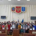 В Азове педагогов поздравили с профессиональным праздником