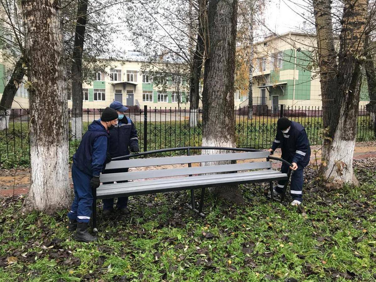 По просьбе ветеранов установлена скамейка во дворе дома