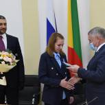 С. П. Михайлов вручил медаль СФ «За проявленное мужество» школьнице из Забайкалья