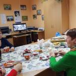 Добровольцы организовали кинопоказ для пенсионеров