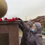 Единороссы Кировского района почтили память жертв политических репрессий