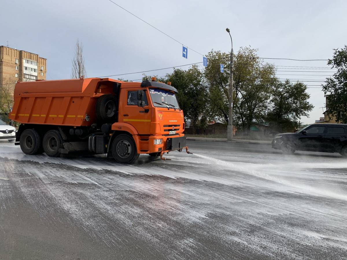 В Самаре продолжается мойка и дезинфекция общественных пространств