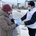 «Молодая Гвардия» Якутии раздала средства индивидуальной защиты населению города Якутска