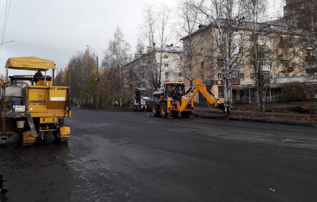 В Архангельске по поручению главы региона Александра Цыбульского  ремонтируются дороги