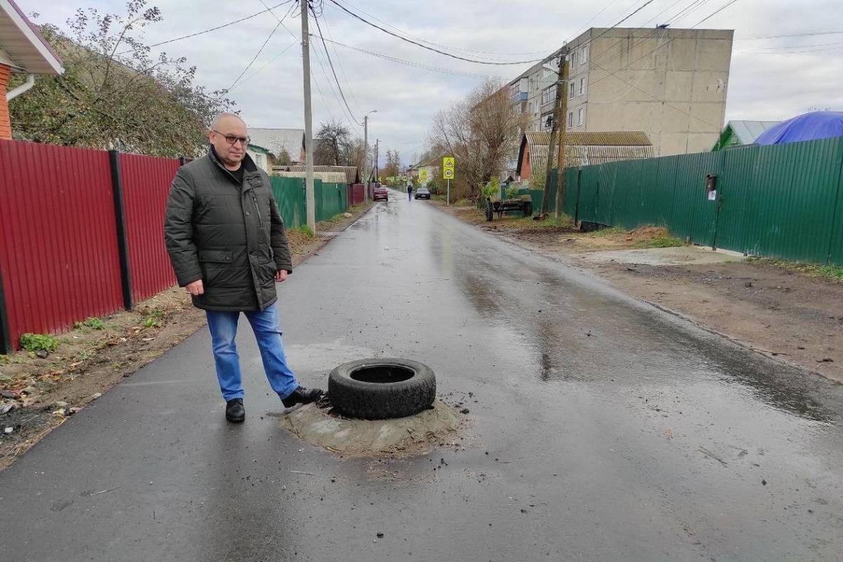 Луховицкий депутат-единоросс взял на контроль вопрос со смотровым колодцем  на улице Лесной