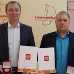 Владимир Путин наградил волонтеров «Единой России»