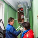 Одинцовские единороссы проверили качество санитарной обработки подъездов на улице Говорова