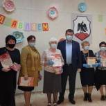 Депутаты областного парламента поздравили учителей с профессиональным праздником