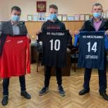Сергей Перепелов вручил спортивную форму футболистам Дятьковского района