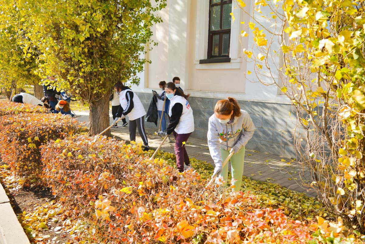 Единая Россия» приняла участие в общегородском субботнике в Оренбурге