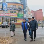 Активисты партийного проекта «Безопасные дороги» проверили обустройство пешеходных переходов на Левобережье