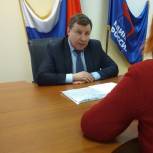 Депутат Законодательного Собрания Свердловской области Сергей Мелехин поздравил учителей с праздником