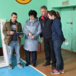 Сердобский район. Актив местного отделения партии и депутат Алексей Марьин ознакомились с ходом ремонта спортивной базы лицея