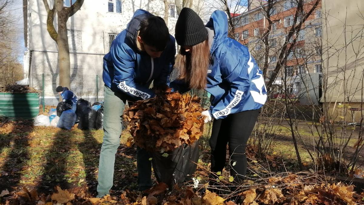 Волонтёры проводят традиционный ежегодный субботник