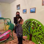 В Караидельском районе установили тактильную площадку для детей с ОВЗ