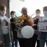 Курчатовские сторонники поздравили учителей-пенсионеров с профессиональным праздником