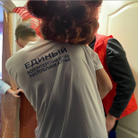 Волонтеры доставили овощи маломобильным пожилым  горожанам