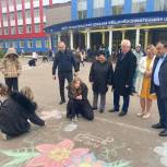 «Единая Россия» организовала праздничные акции в регионах ко Дню учителя