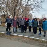 Партийцы Троицкого районного местного отделения проводят субботники