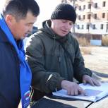 Члены партии «Единая Россия» провели мониторинг строительства физкультурно-оздоровительного комплекса в микрорайоне Спутник