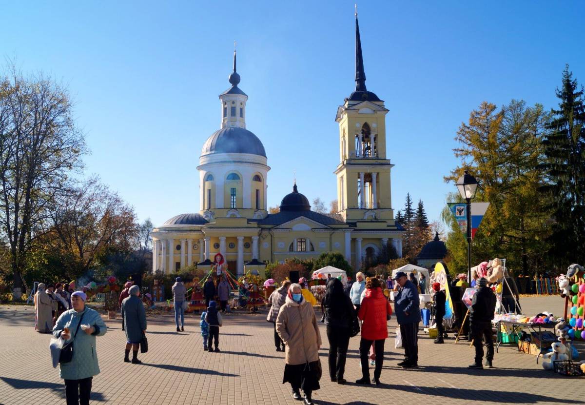 Погода в мосальске на неделю калужской области. Город Мосальск Калужская область. Мосальск Калуга. Храмы Мосальска. Мосальск день города.