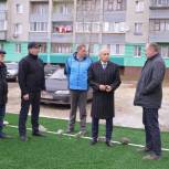 В округе Юрия Зиновьева идет обустройство универсальной спортивной площадки