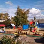 Депутат от «Единой России» оказал помощь в благоустройстве нескольких детских площадок