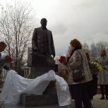 В Серове партийцы открыли памятник земляку Геннадию Селезневу