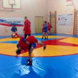 Лучшие самбисты 49 школы города Калуги показали открытую тренировку